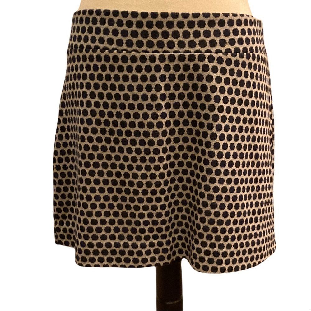 ‎Gap
beige and navy polka dot skirt, size S